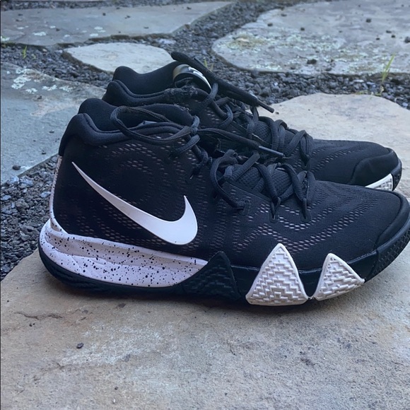 kyrie 4s